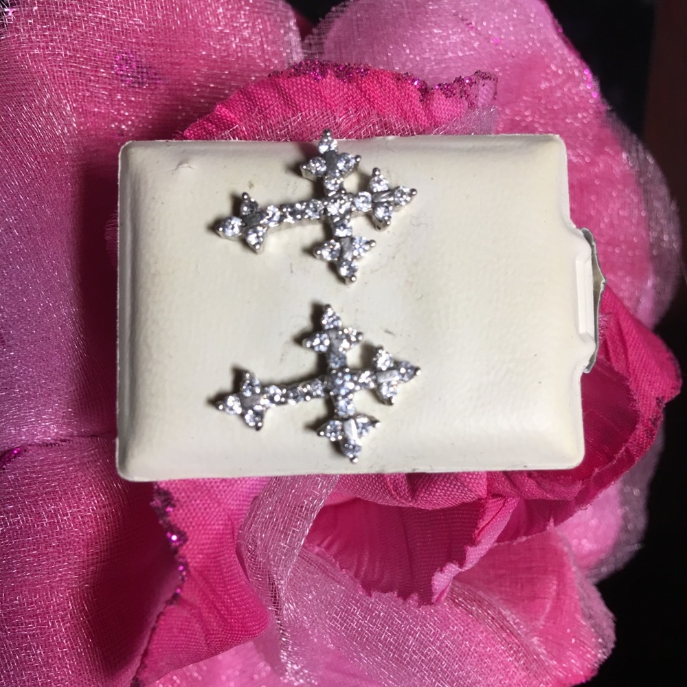 .925 cz sterling silver earrings. - Picture 2 of 2